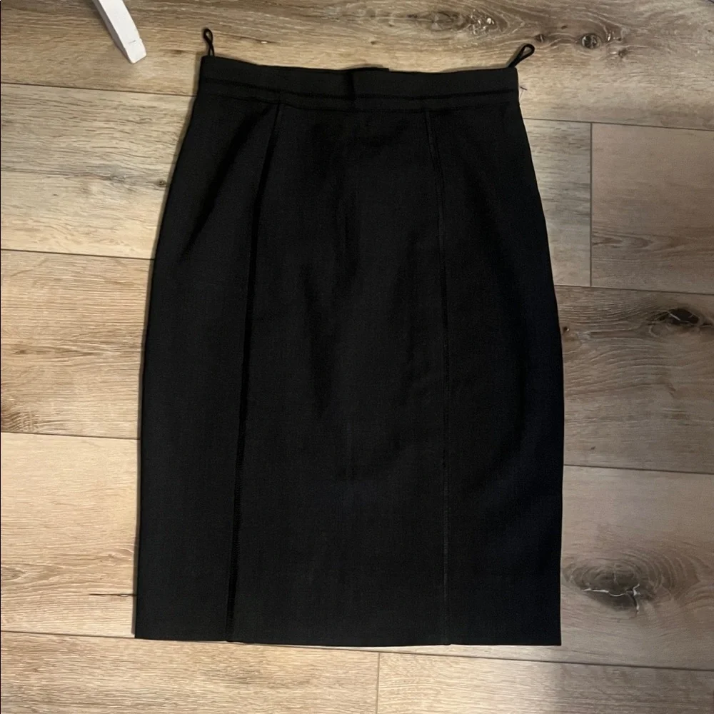๐ 1 hour sale. Dolce & Gabbana, EU 40 US 4, Classic Black Pencil Skirt - Picture 1 of 16